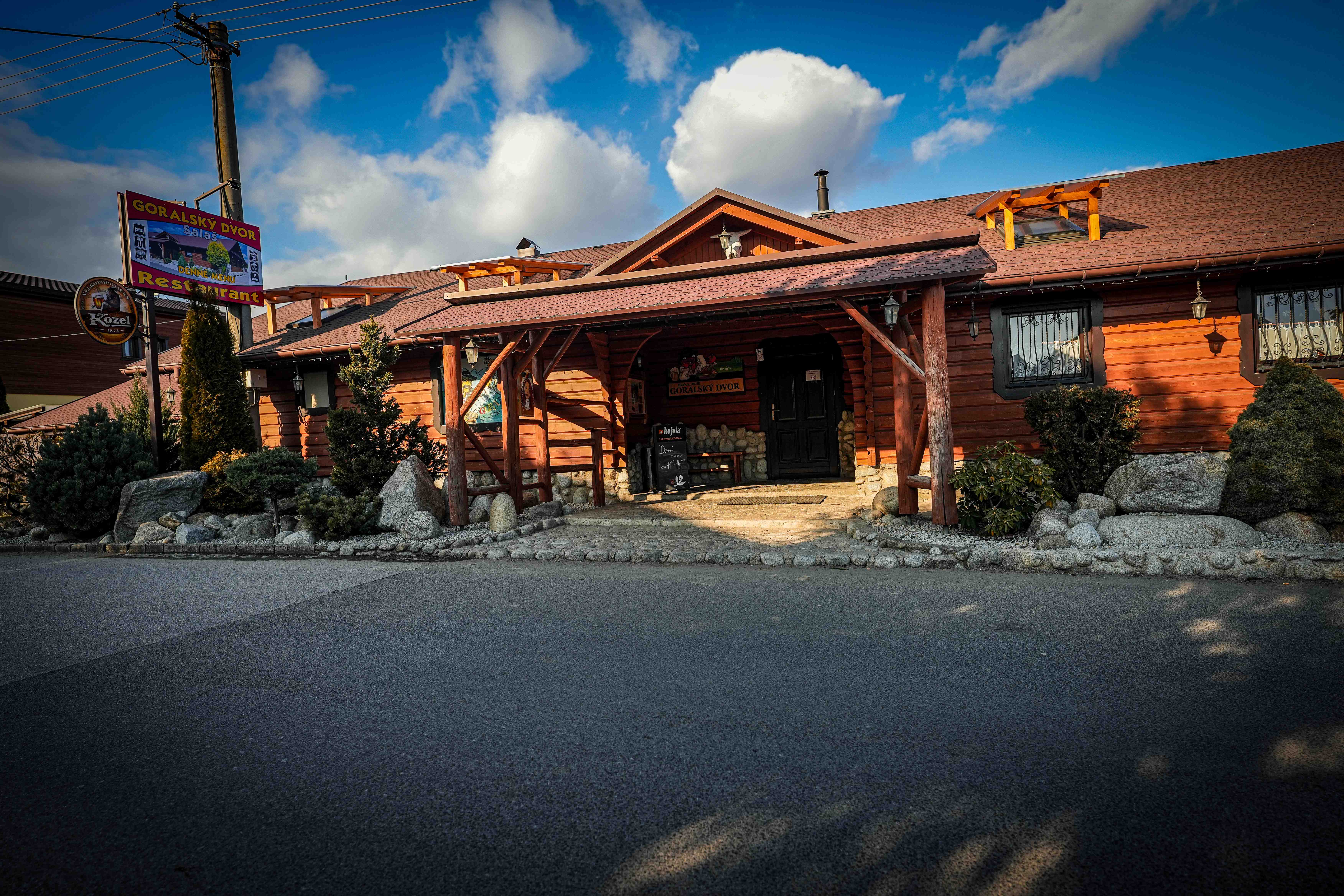 Drevenica u Gorala - exteriér reštaurácie